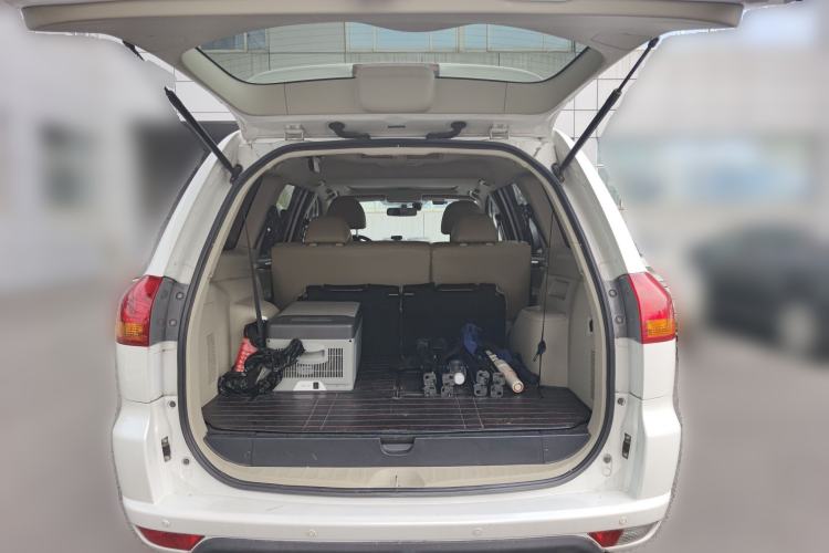 Used Mitsubishi Pajero Sport 2013 3.0L Automatic 4x4 Flagship Edition Trunk