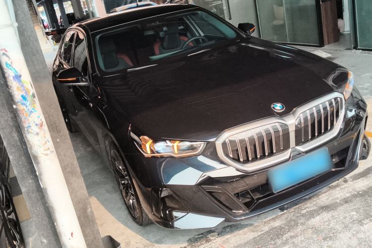 Used BMW 5 Series 2025 530Li Luxury Edition M Sport Package Front Right 45 Deg