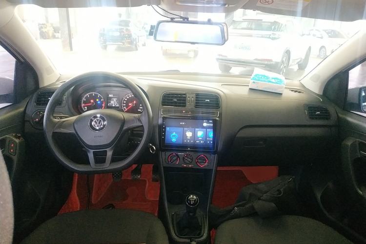 Used Volkswagen Polo 2016 1.4L Manual Fashion Model Center Console