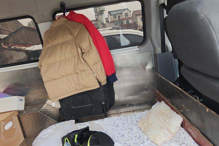 Used SAIC MAXUS Xintu V80 2018 2.5T 6-Speed Manual Elite Edition Short Wheelbase Mid-Height 5-6 Seater Left Rear Seat