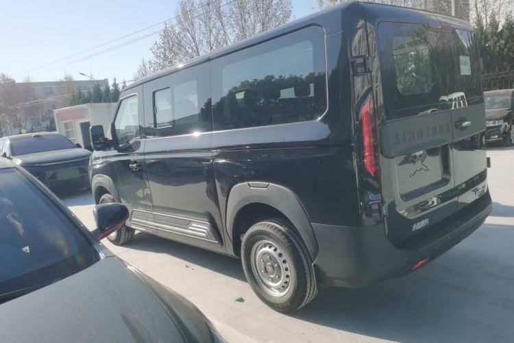 Used Sinotruk Pioneer V 2024 Multi-Function Version 2.0T Automatic Short Wheelbase Low Roof