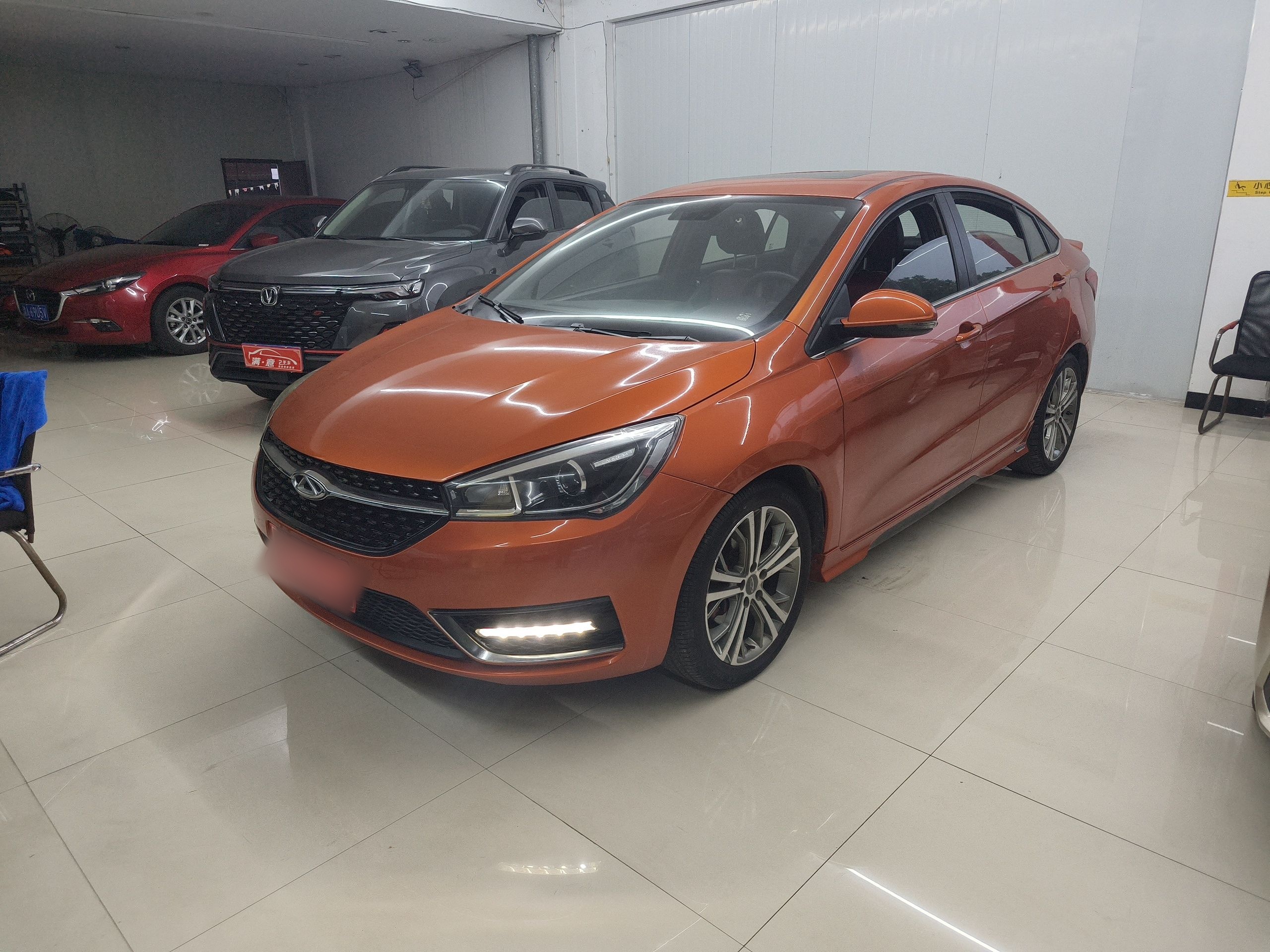 تحت مقدمة السيارة