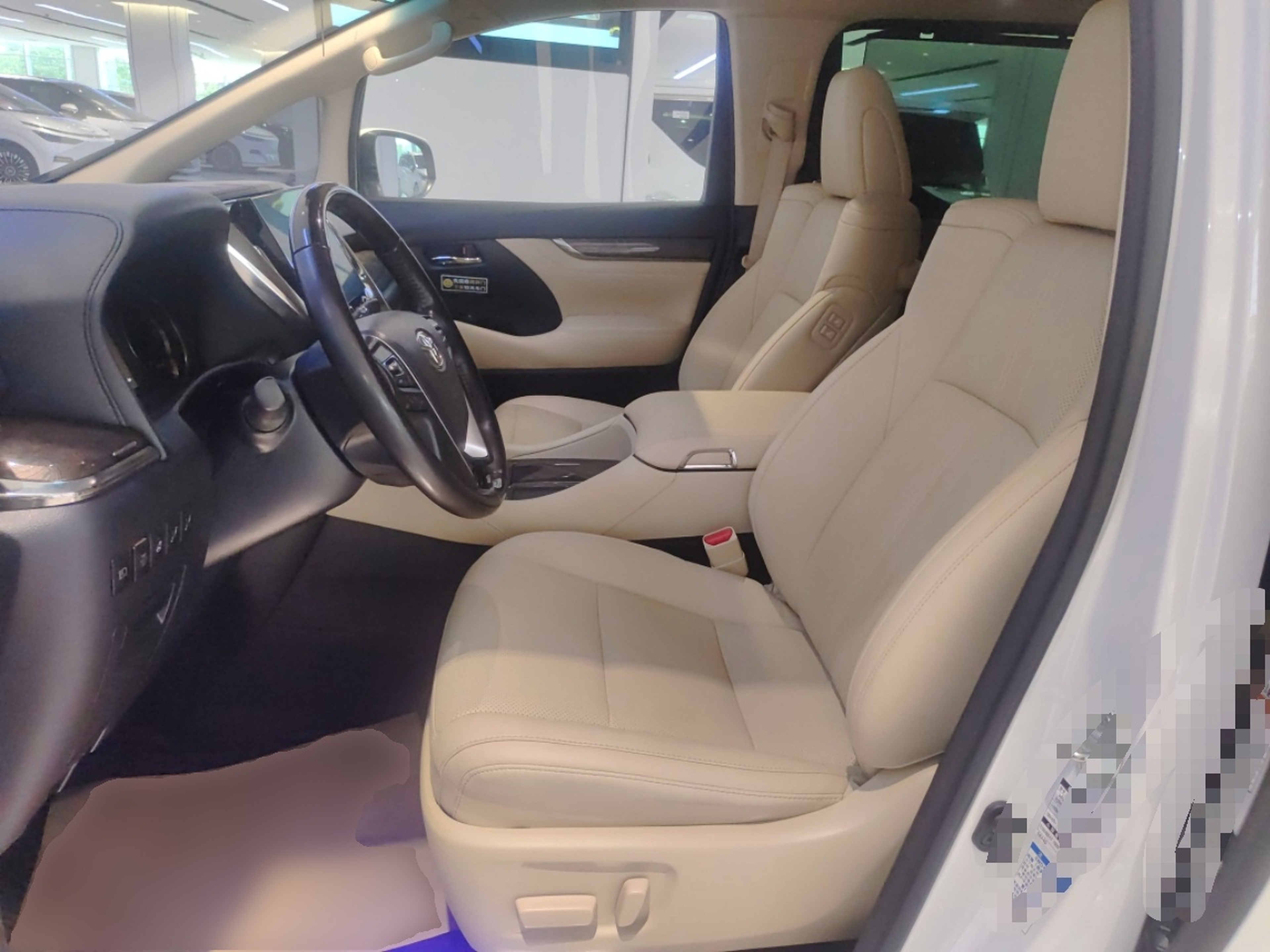 المقاعد الأمامية داخل السيارة