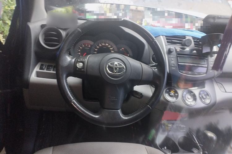 Used Toyota RAV4 2009 2.4L Automatic Luxury Edition Steering Wheel