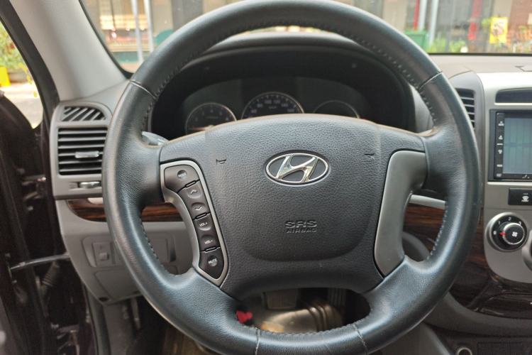 Used Hyundai Santa Fe Classic 2011 2.4 Comfort Edition 7-Seater Two-Wheel Drive