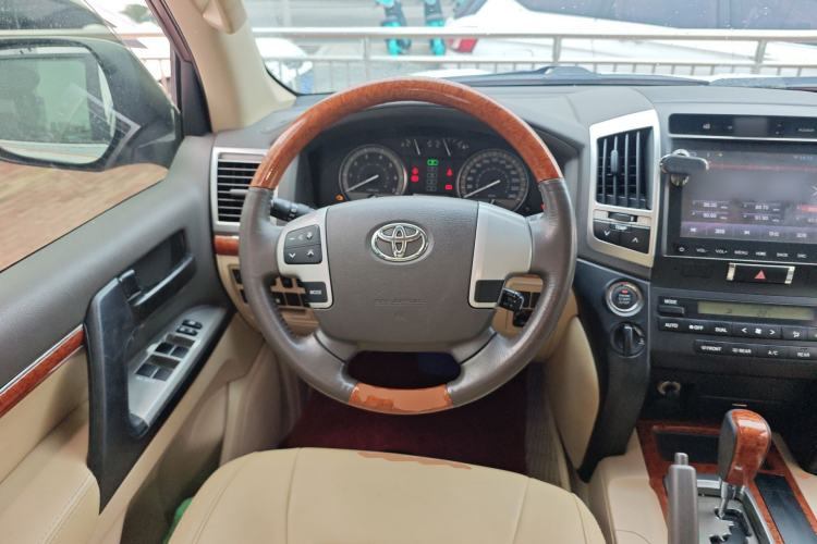 Used Toyota Land Cruiser 2015 4.6L V8 Middle East Limited Edition