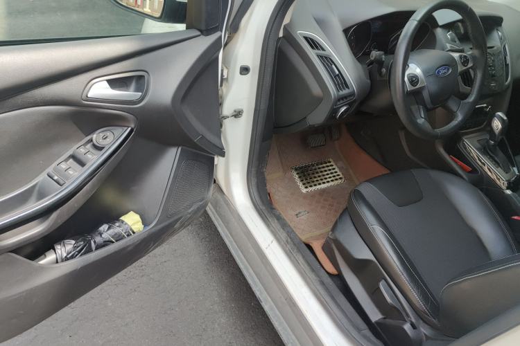 Used Ford Focus 2012 Sedan 1.6L Automatic Fashion Edition