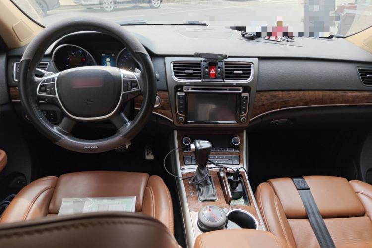 Used Haval H8 2015 2.0T Four-Wheel Drive Prestige Version Center Console