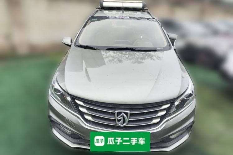 Used Baojun 310W 2017 1.5L Manual Fashion Model China V