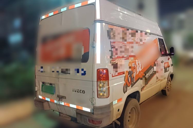 Used Iveco Daily 2017 2.8T V35 Cargo Van Mid-Roof 3/6 Seats 43S5
