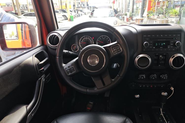 Used Jeep Wrangler 2015 3.0L Sahara Four-Door Edition
