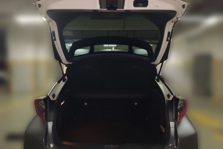 Used Toyota IZOA 2020 2.0L Yichi Version
