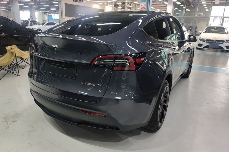 Used Tesla Model Y 2022 Long-Range All-Wheel-Drive Version

