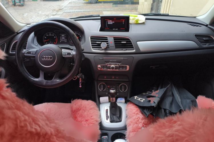 Used Audi Q3 2016 30 TFSI Fashion Model Center Console