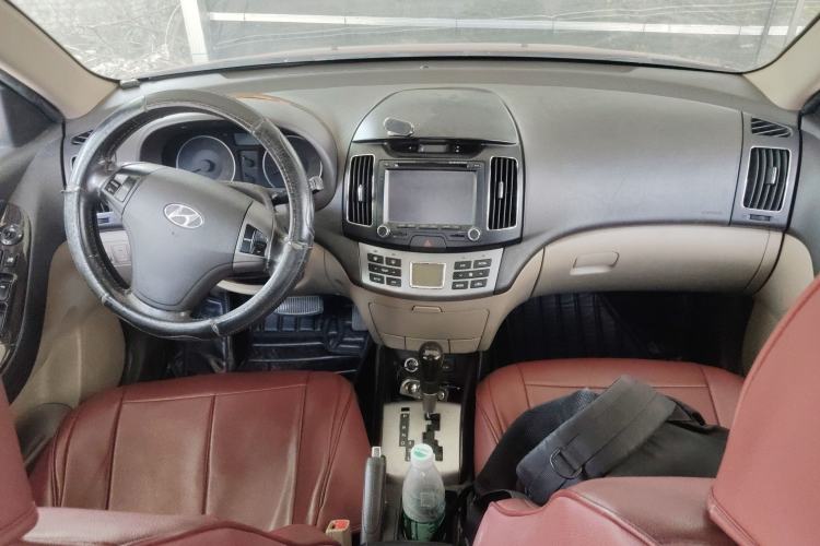 Used Hyundai Celesta 2011 1.6L Automatic Luxury Version Center Console