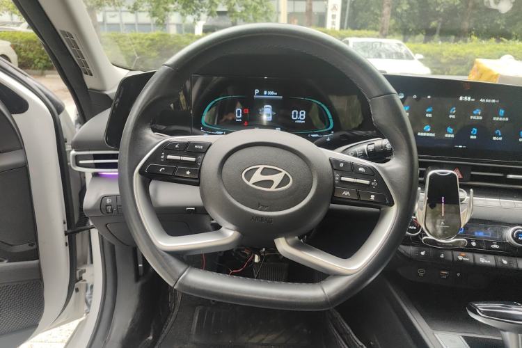 Used Hyundai Elantra 2023 1.5L CVT LUX Prestige Edition
