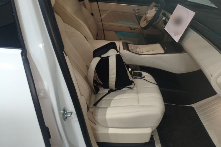 Used ONVO Luxeed L90 2025 Model—Max Six-Seater Version
