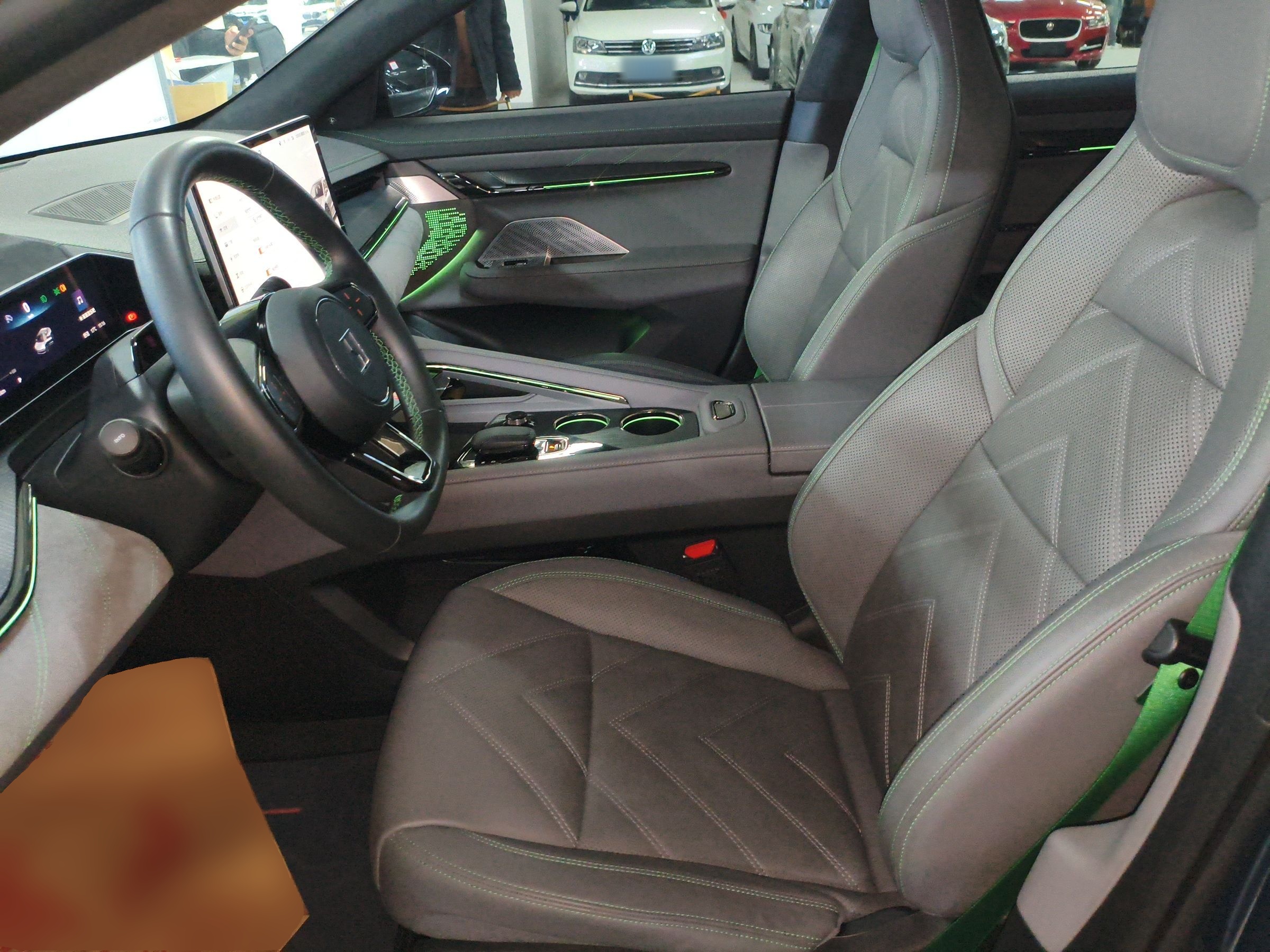 Переднее сиденье в автомобиле