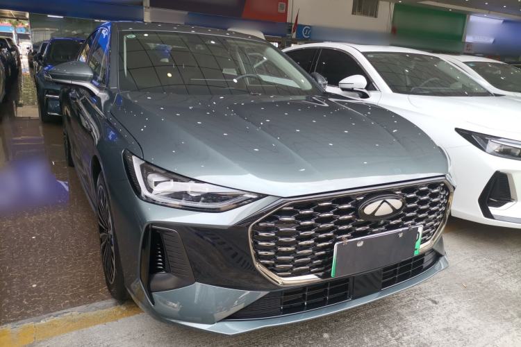 Used Fengyun A8L 2025 1.5 TGDI 145 km Luxury Version Front Right 45 Deg