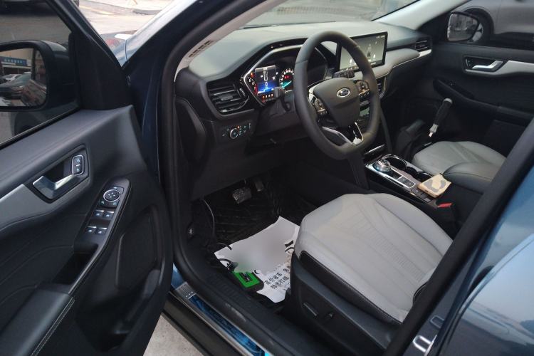 Used Ford Escape 2024 EcoBoost 245 Two-Wheel-Drive Titanium Edition