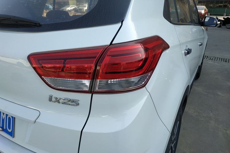 Used Hyundai ix25 2017 1.4T Automatic Smart Version
