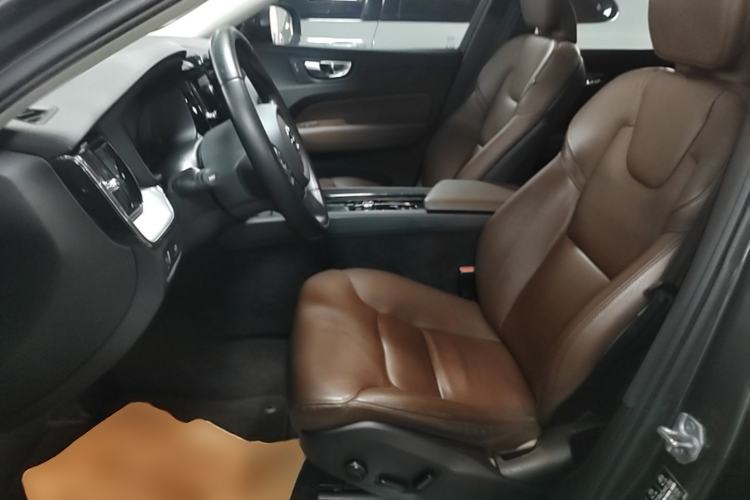 Used Volvo XC60 2019 T5 4x4 Smart Edition China VI Standard