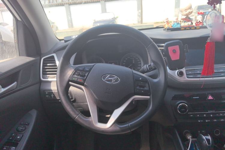 Used Hyundai Tucson 2018 1.6T Dual-Clutch Two-Wheel Drive 15th Anniversary Special Edition Steering Wheel