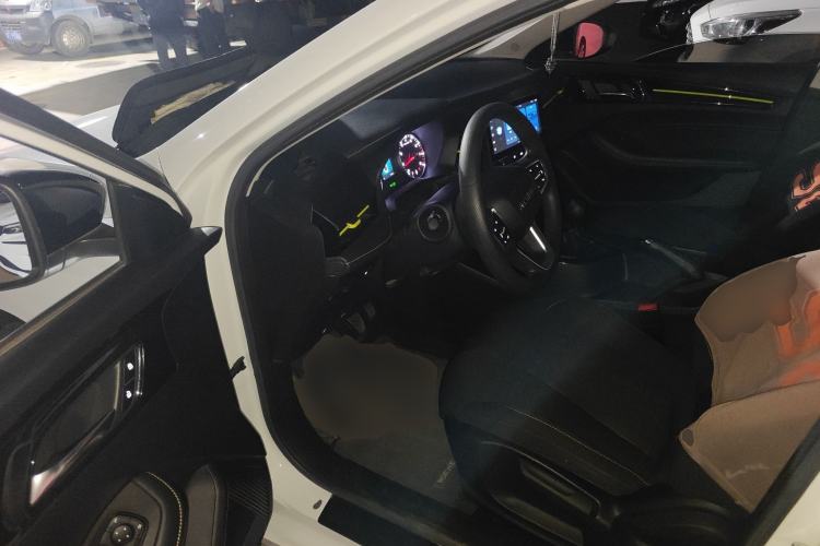 Used Roewe i5 2021 1.5L Manual Platinum Edition
