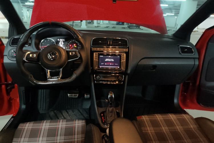 Used Volkswagen Polo 2016 1.4TSI GTI Center Console