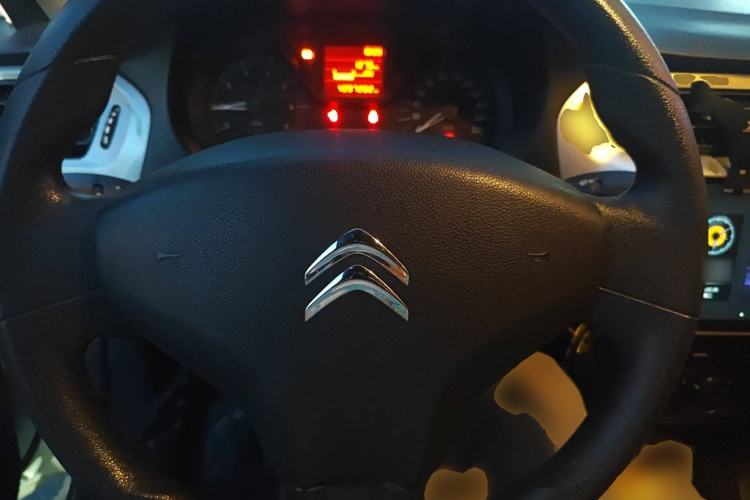 Used Citroen Elysee 2015 Zhishang Edition 1.6L Manual Fashion Model Steering Wheel