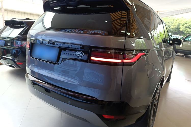 Used Land Rover Discovery 2023 Revised Version 360 PS R-Dynamic S Rear Right 45 Deg