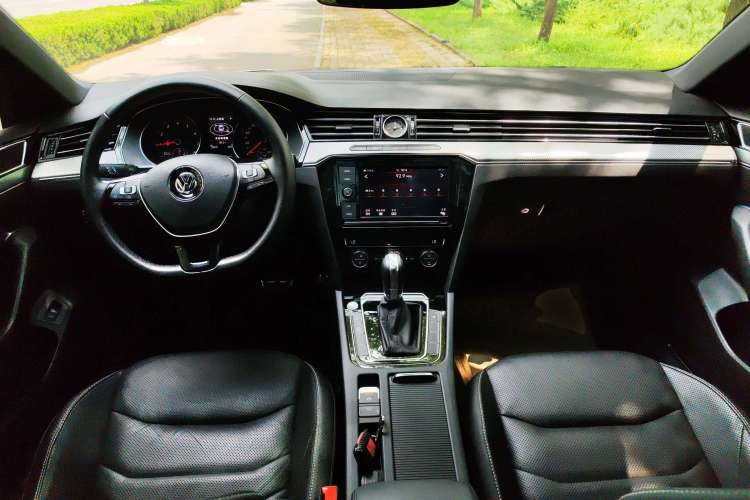 Used Volkswagen FAW-Volkswagen CC 2019 330TSI Glamour Edition China V Standard Center Console