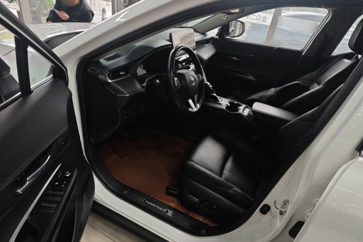 Used Toyota Harrier 2022 2.0L CVT Two-Wheel Drive Deluxe Edition