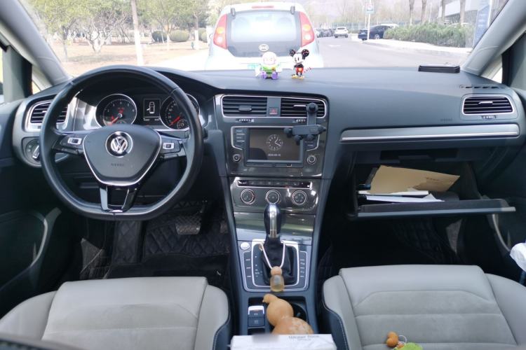 Used Volkswagen Golf 2017 230TSI Automatic Luxury Million-Vehicle Commemorative Edition Center Console