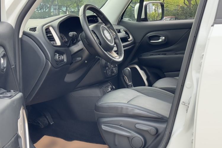 Used Jeep Renegade 2018 Connected Large Screen Version 180T Automatic Smart Version