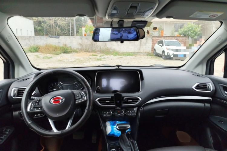 Used GAC Trumpchi GS4 2018 235T Automatic Two-Wheel Drive Luxury Smart Connectivity Millionth Anniversary Edition Center Console