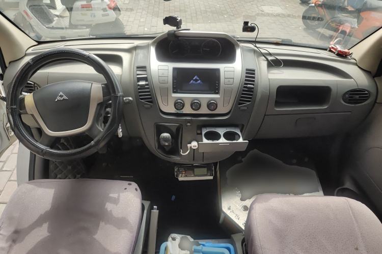 Used SAIC MAXUS Xintu V80 2014 2.5T Aotuntong Short Wheelbase Mid-Roof Model