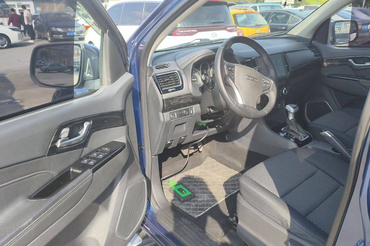 Used Isuzu D-MAX 2020 1.9T Two-Wheel Drive Automatic Comfort Edition China VI Standard RZ4E Hi-Power