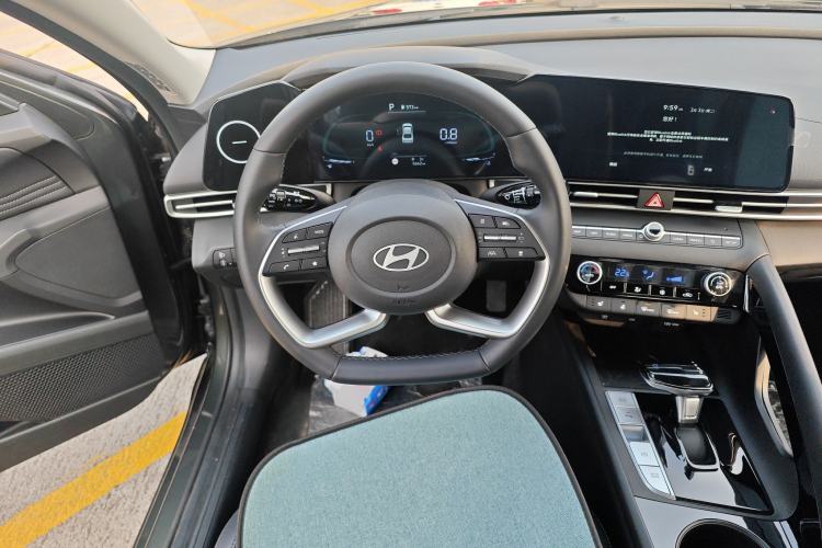 Used Hyundai Elantra 2023 1.5L CVT LUX Prestige Edition Steering Wheel