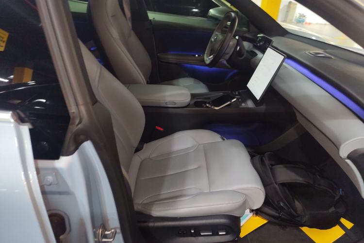 Used Nio ET5 2024 75 kWh Right Front Seat