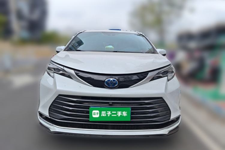 Used Toyota Sienna 2023 2.5L Hybrid Ultimate Edition