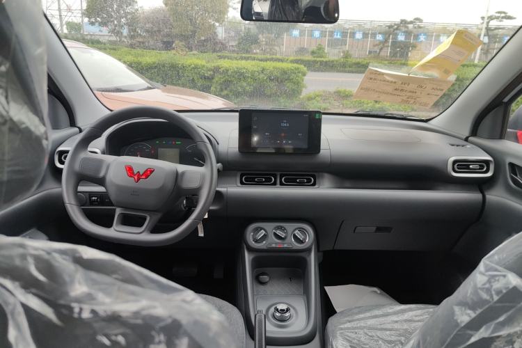 Used Wuling Hongguang New Energy 2024 All-Electric Model 300KM Standard Version Center Console