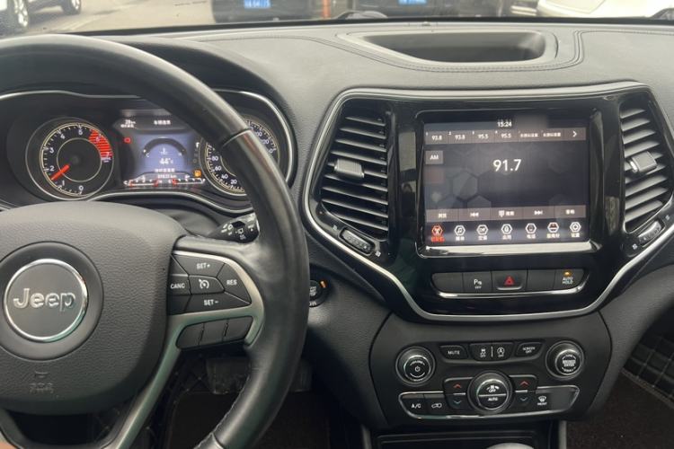 Used Jeep Cherokee 2019 2.0T Two-Wheel Drive Smart Enjoyment Version China V