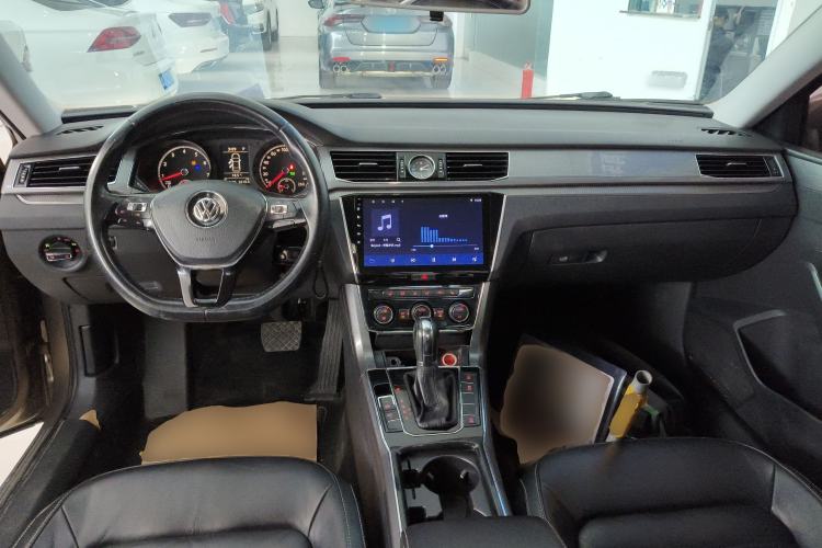 Used Volkswagen Passat 2016 330TSI DSG Luxury Edition Center Console