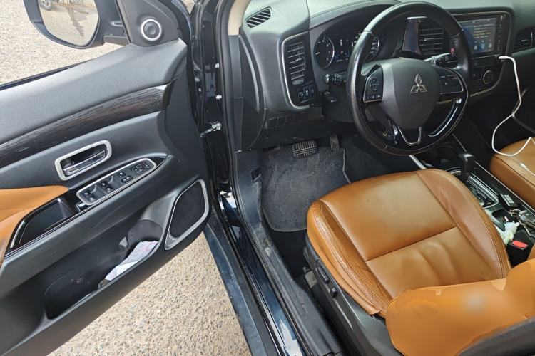 Used Mitsubishi Outlander 2019 2.0L Two-Wheel Drive Comfort Edition 5 Seats China V Standard
