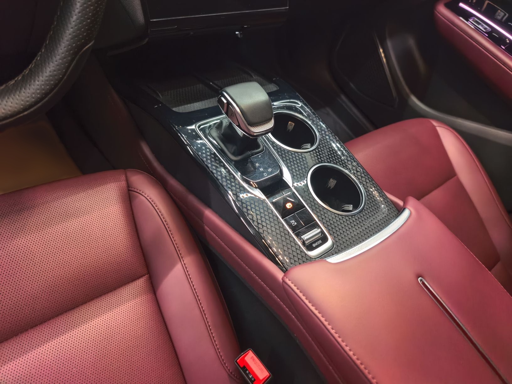 Hongqi HS3 PHEV 2025 Model 125km Jingwei 2 Millionth Anniversary Edition — снимка 9