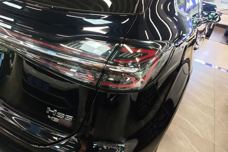 Used Hongqi HS5 2023 2.0T Four-Wheel Drive Flagship Pro Edition Right Rear Taillight