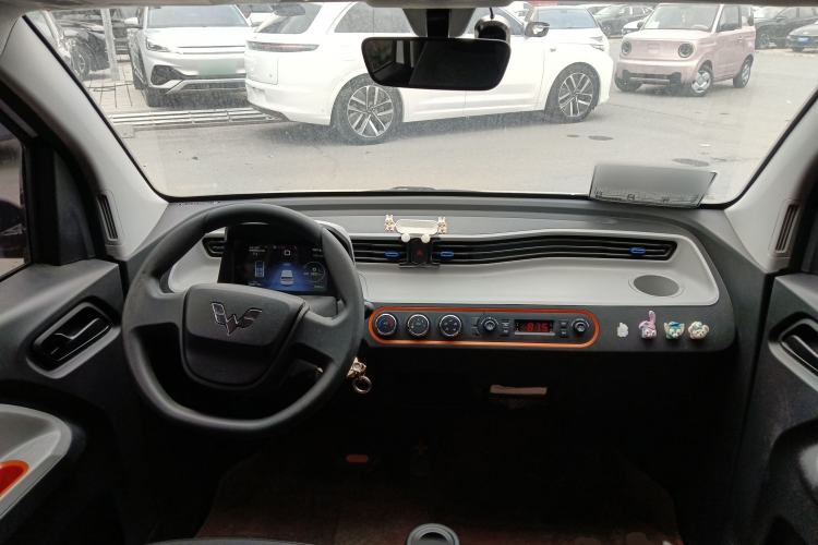 Used Wuling Hongguang MINIEV 2022 Zizai Version Lithium Iron Phosphate Center Console