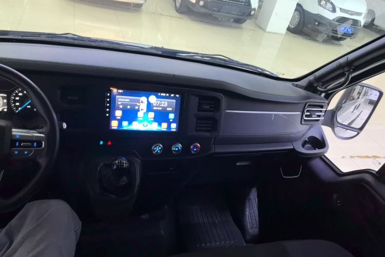 Used JMC Fushun 2023 2.0T Manual Short-Wheelbase Low-Roof Commercial Multi-Purpose Passenger Vehicle 6 Seats with Dual-Opening Tailgate