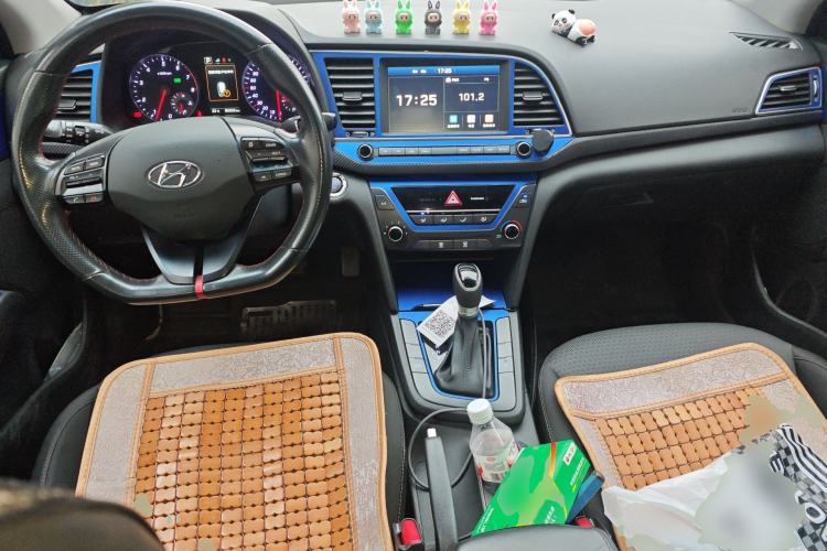 Used Hyundai Elantra (6th Generation / Lingdong) 2018 1.4T Dual-Clutch Xuan Dong · Dynamic Edition Center Console